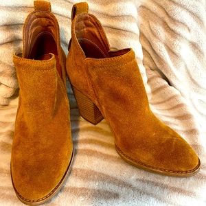 Like new in box Jeffrey Campbell tan suede  booties size 6.5.